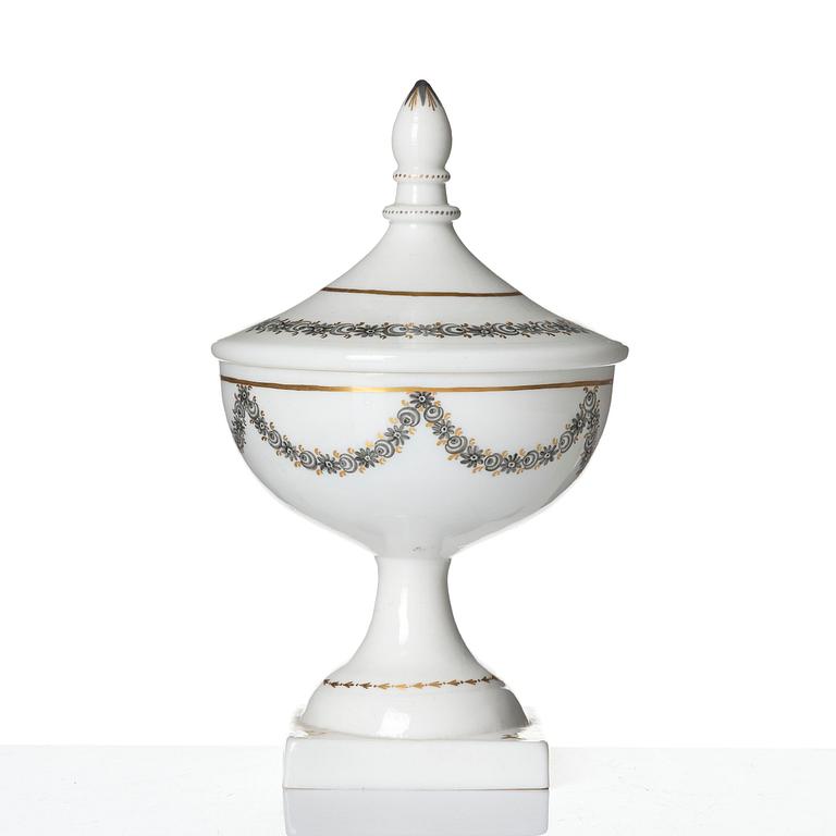 A Swedish glass suger bowl with cover, Strömsbäcks glass works, circa 1800.