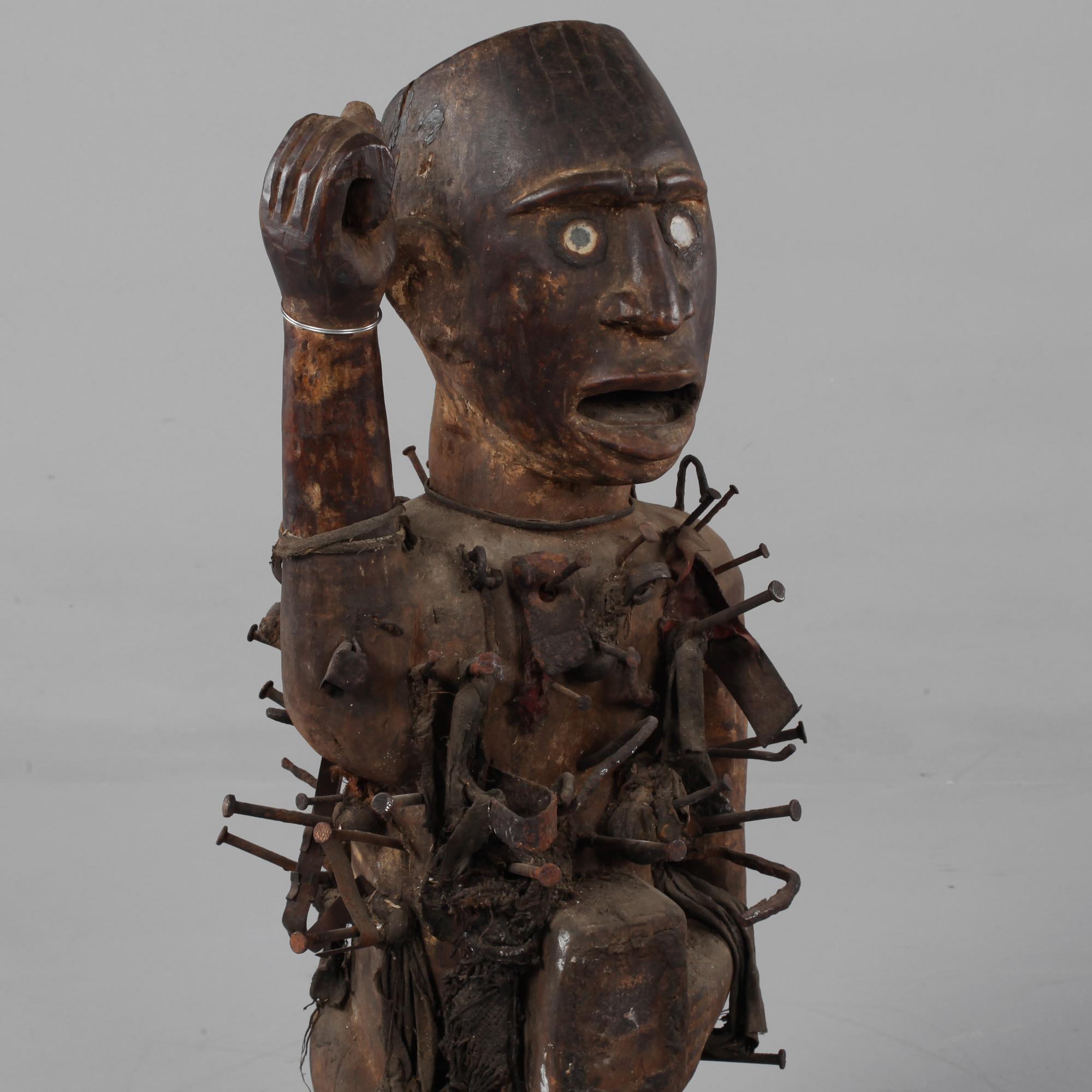 FIGUR, spikfetisch, Afrika, 1900-tal.