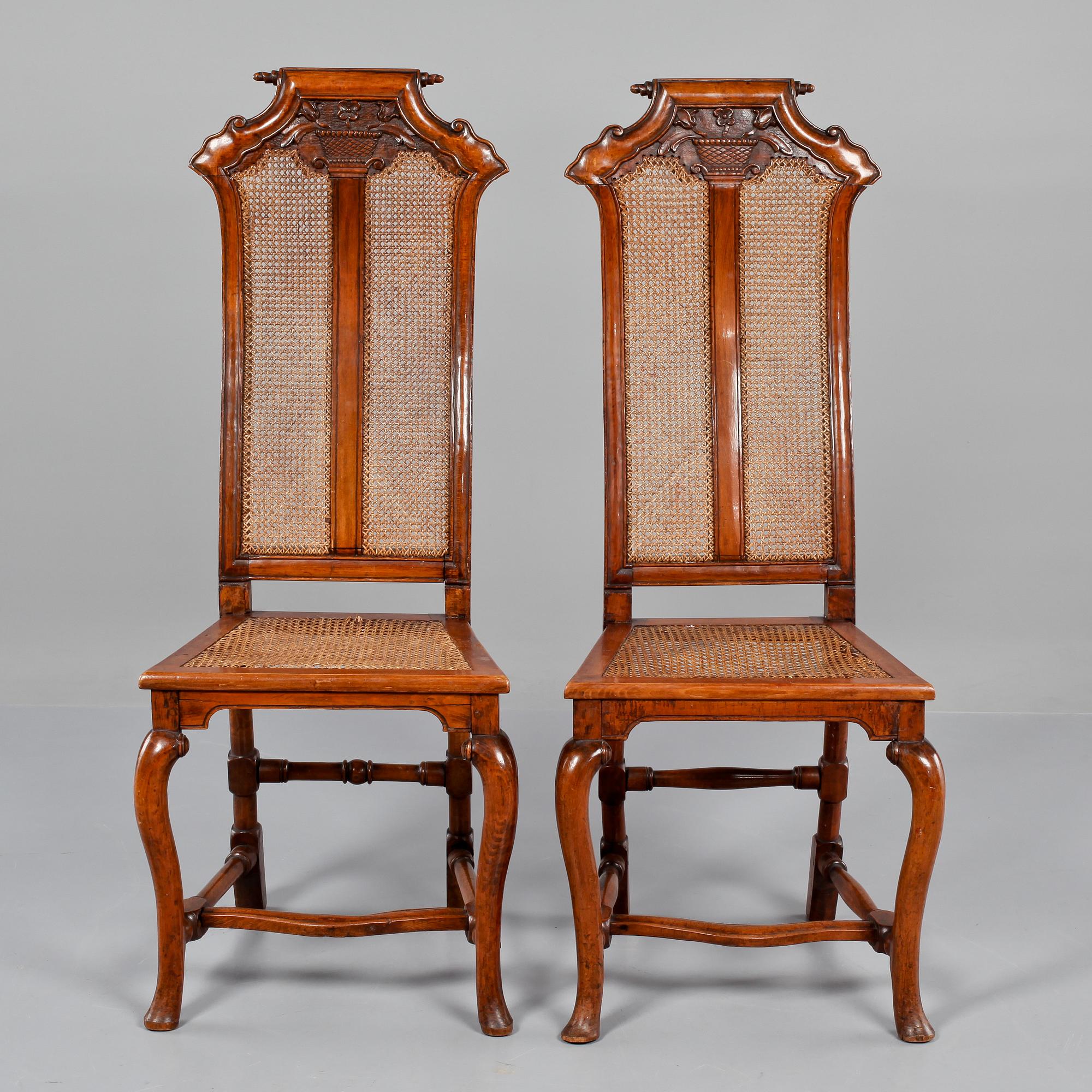 STOLAR, ett par, Queen Anne, 1700-talets första hälft.