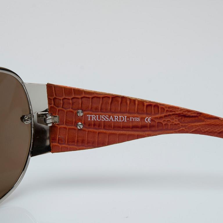 SOLGLASÖGON, Trussardi.