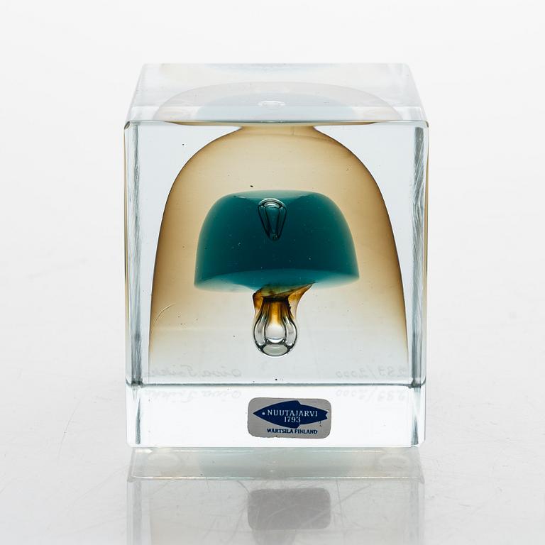 Oiva Toikka, An annual glass cube, signed Oiva Toikka 289/2000, Nuutajärvi 1983.