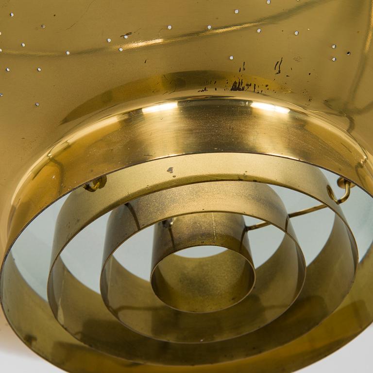 Paavo Tynell, a mid-20th-century '9060' pendant light for Taito, Finland.