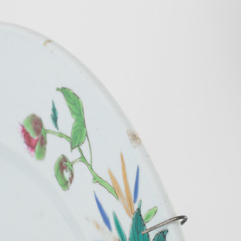 A Famille Rose porcelain dish, China, Qing dystasy, mid/first half of the 18th century.
