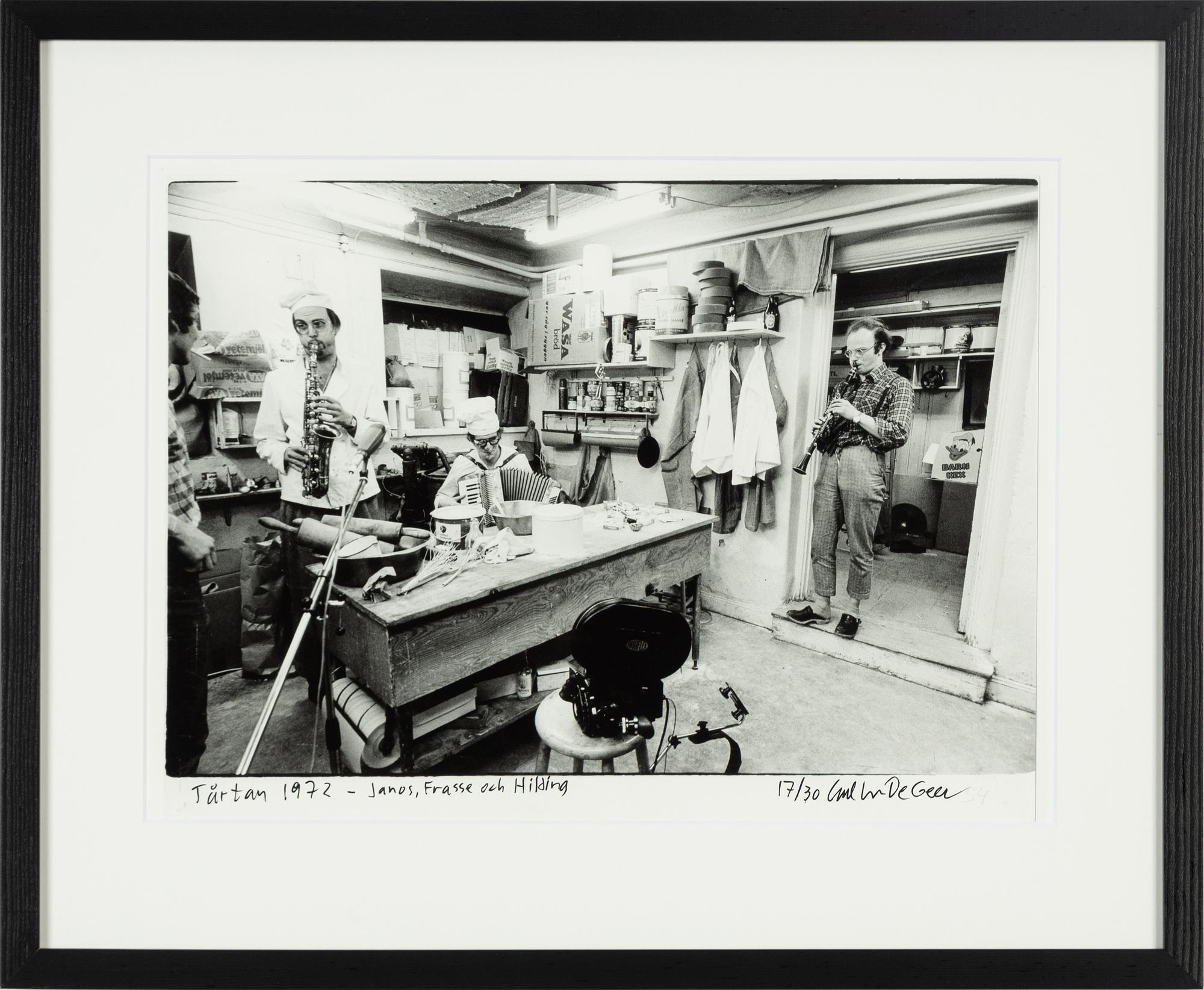 Carl Johan De Geer, fotografi, signerat 17/30.