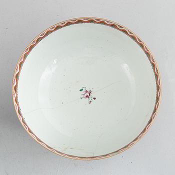 Två bålskålar, porslin, Kina, Qingdynastin, 1700-tal.