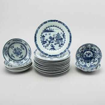 A set of 13+2+4 Chinese Qianlong and older blue and white plates.