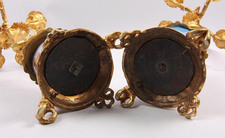 KANDELABRAR, ett par, Louis XV-stil, 1800-talets andra del.