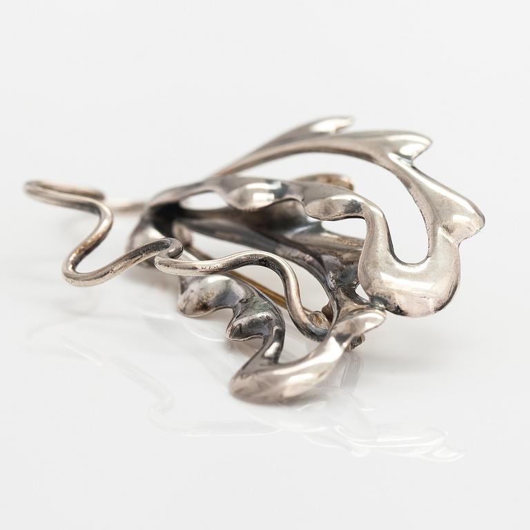 Elis Kauppi, A silver brooch. Kupittaan kulta, Turku.