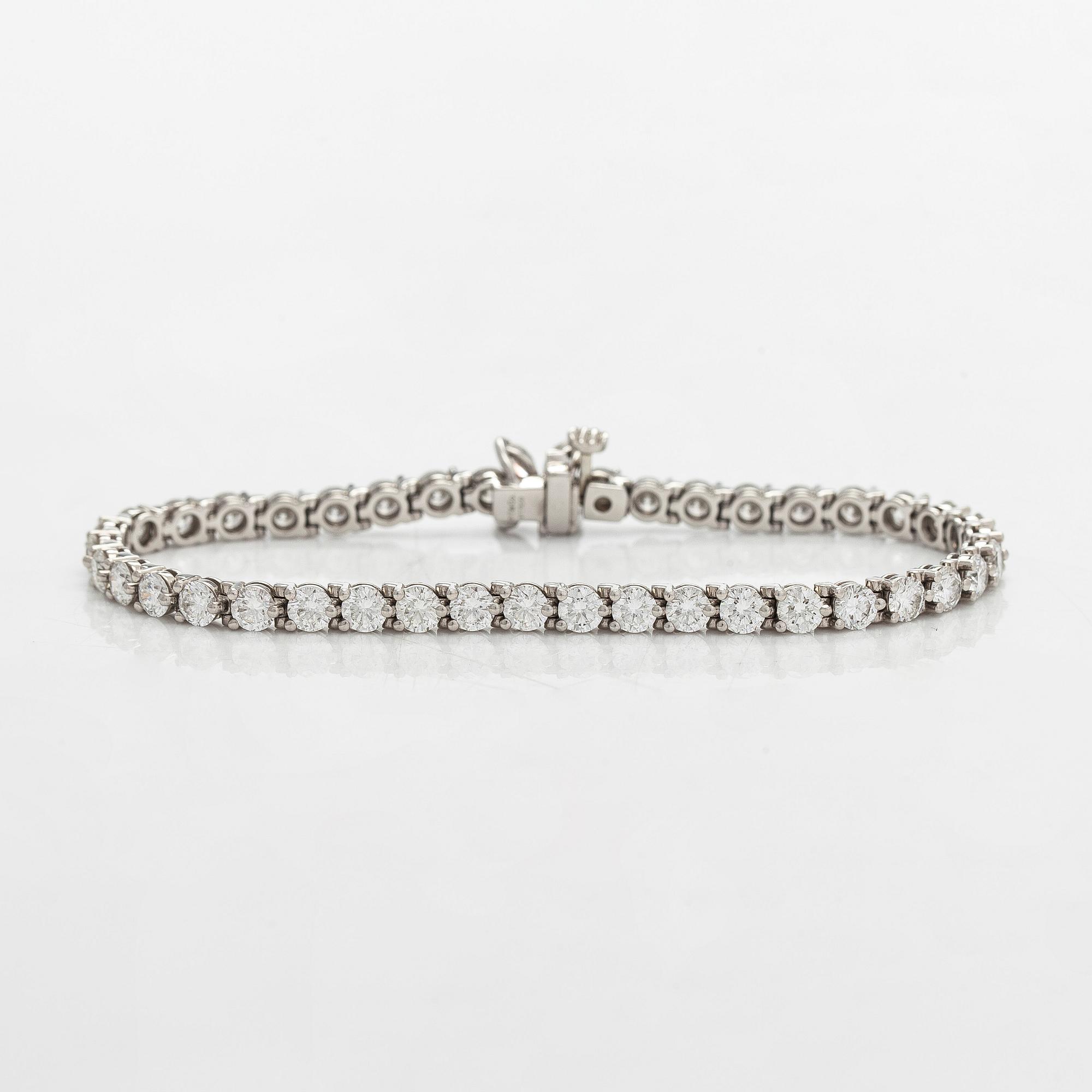 Tiffany & Co, "Victoria" tennisrannekoru, platinaa sekä briljantti- ja marquisehiottuja timantteja.
