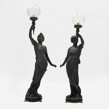 A pair of lamps, 20th Century.