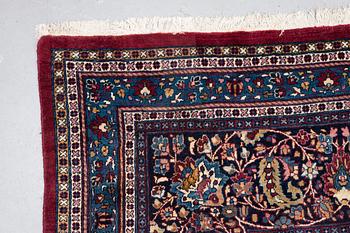 Matta antik Meshed, signerad Amoghli, ca 526,5 x 356 cm.
