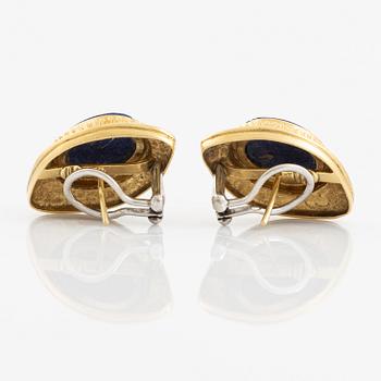 A pair of earrings in 18K gold with lapis lazuli and enamel.