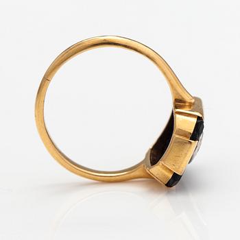 An 1(K gold ring with an onyx and an old-cut diamond ca. 0.18 ct. Westerback, Helsinki 1938.