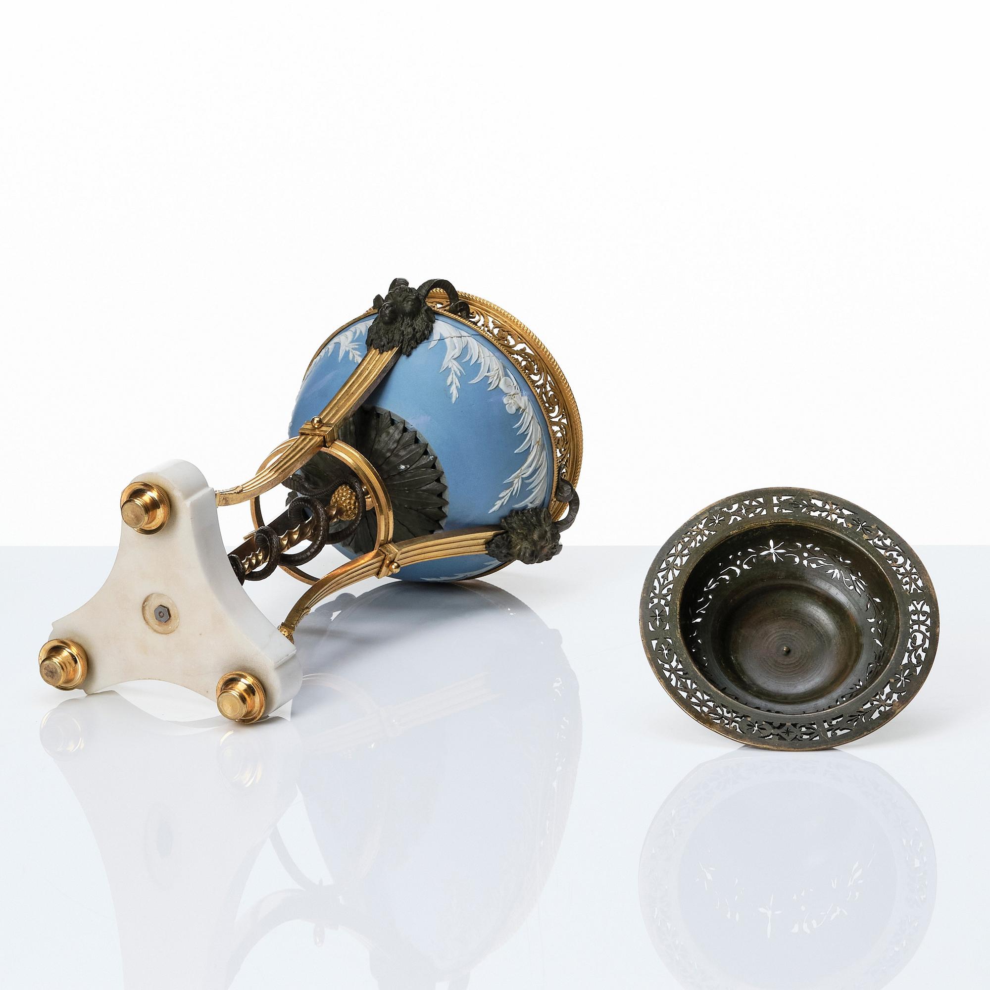 Potpourriurnor med lock, ett par, 1800-tal.