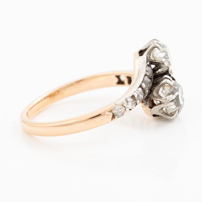 Ring, tvillingring, 18K guld och silver med två gammalslipade diamanter och mindre gammalslipade diamanter.