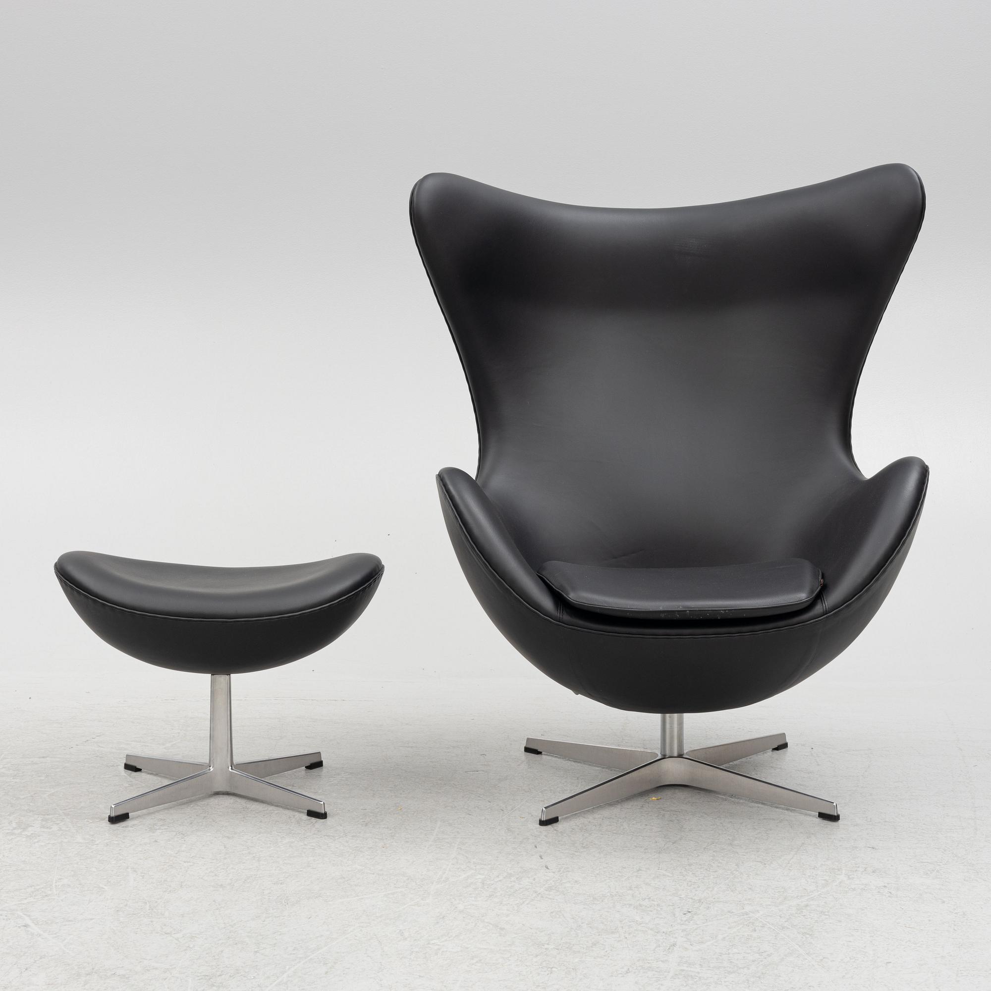 Arne Jacobsen, fåtölj med fotpall, "Ägget", Fritz Hansen, Danmark, 2016.