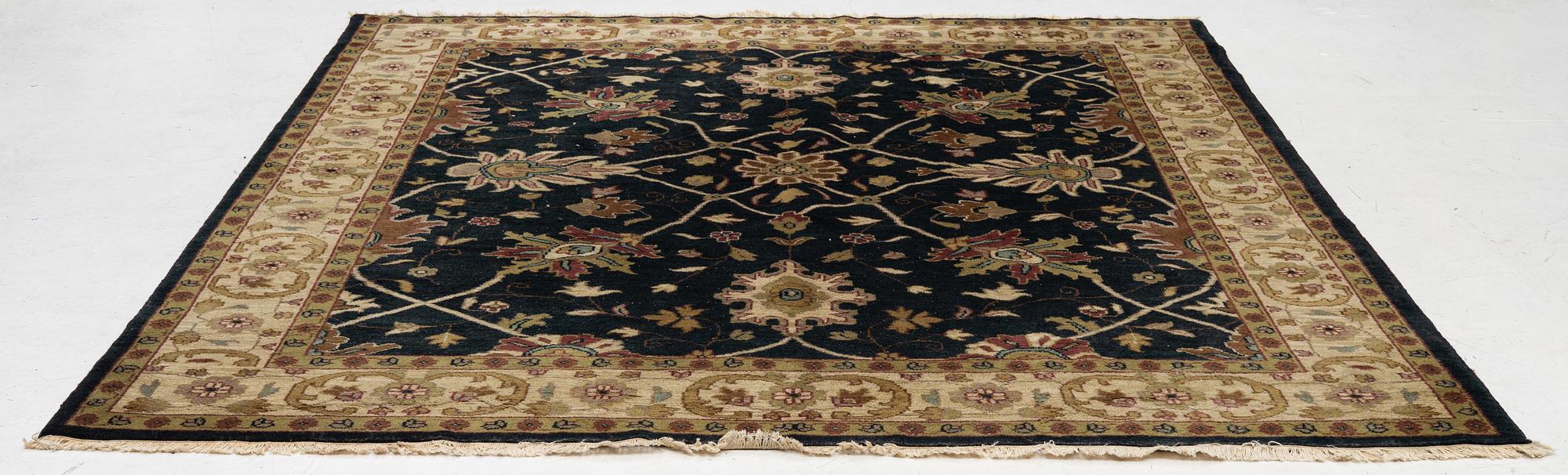 Matta, ca 295 x 240 cm.