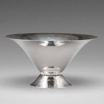 143. Wiwen Nilsson, skål, Lund 1929, silver.