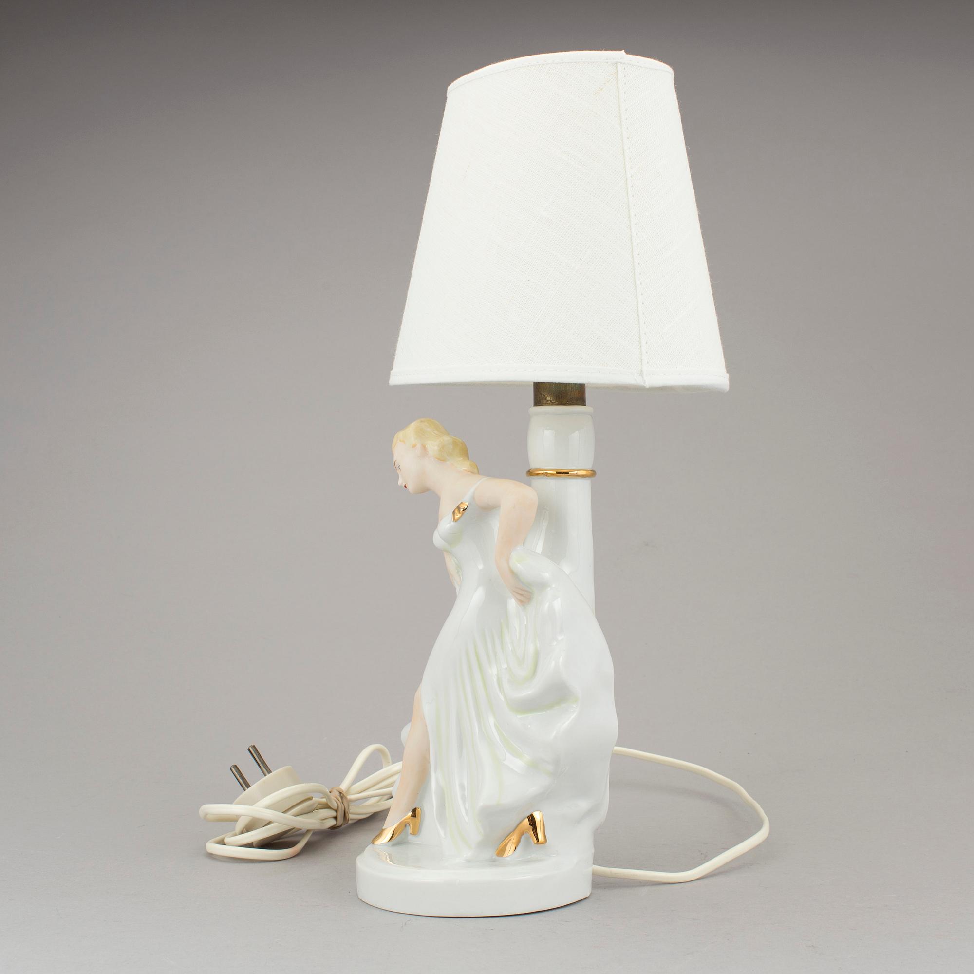 An art deco table lamp/figurine, Carl Schneiders Erben/Gräfenthal, first half of 20th century.