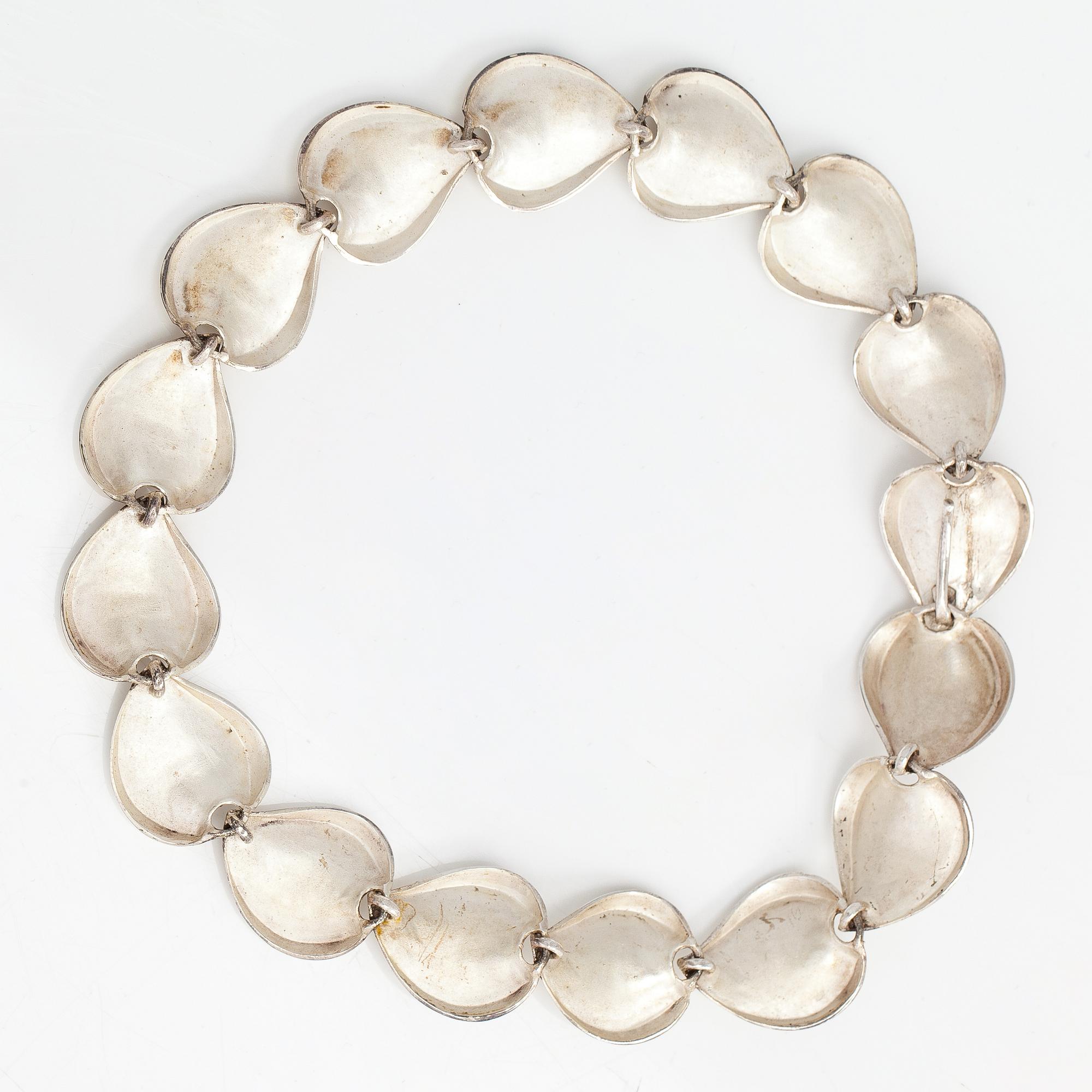 A necklace by Matti Hyvärinen, sterling silver, Sirokoru, Turku 1974.