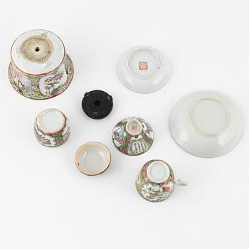 13 Chinese porcelain pieces, 19th/20th century.