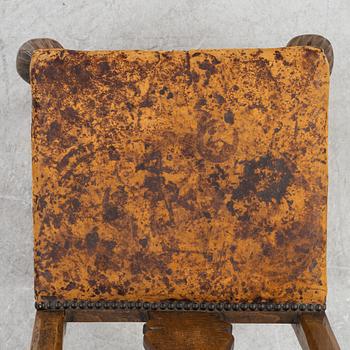 Kronstol, barockstil, bär datering 1781.