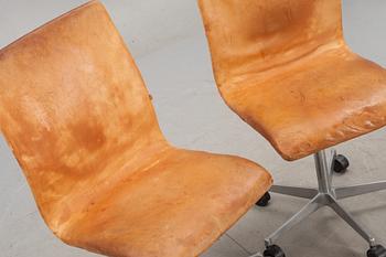 STOLAR, ett par, "Oxford", Arne Jacobsen, Fritz Hansen, Danmark, 1980-tal.
