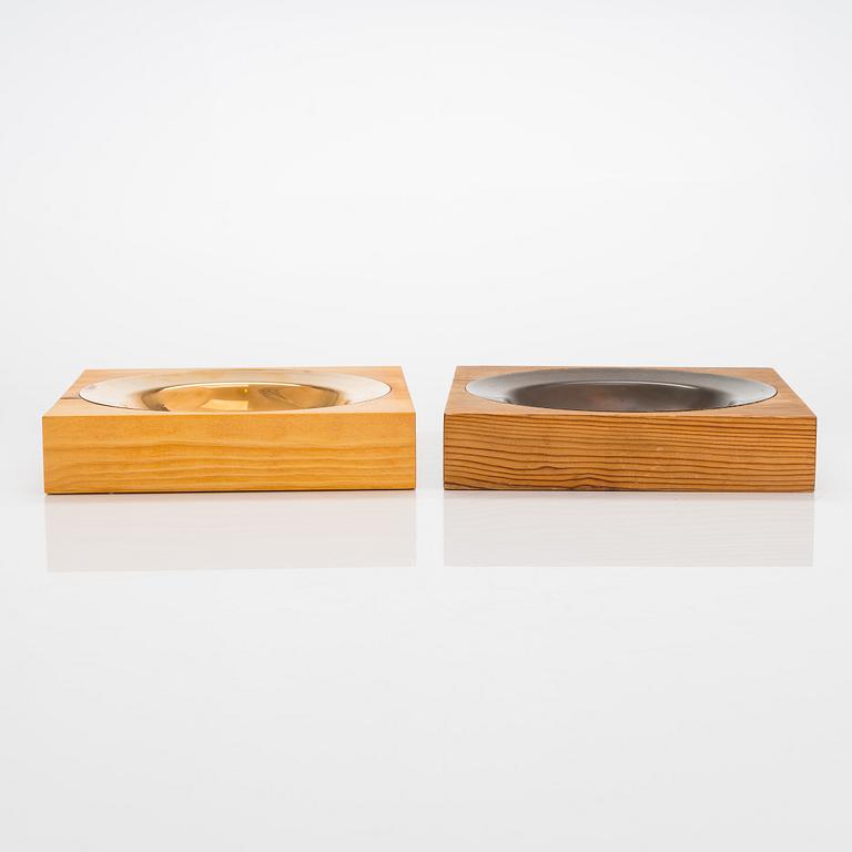 Tapio Wirkkala, two 1970s 'TW 488' ashtrays manufactured by Kultakeskus Hämeenlinna.