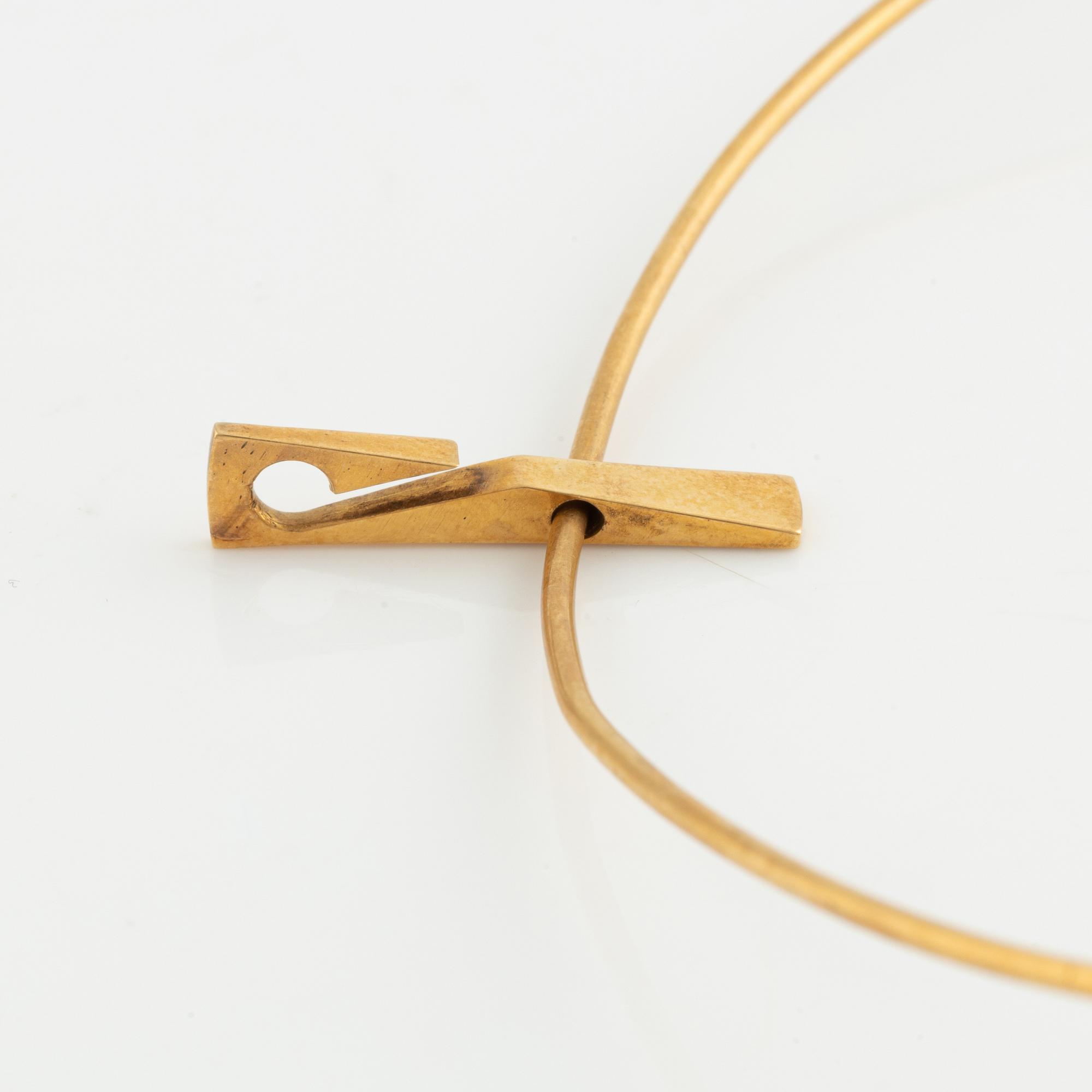 18K gold necklace.