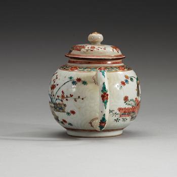A famille verte kakiemon tea pot with cover, Qing dynasty, Kangxi (1662-1722).