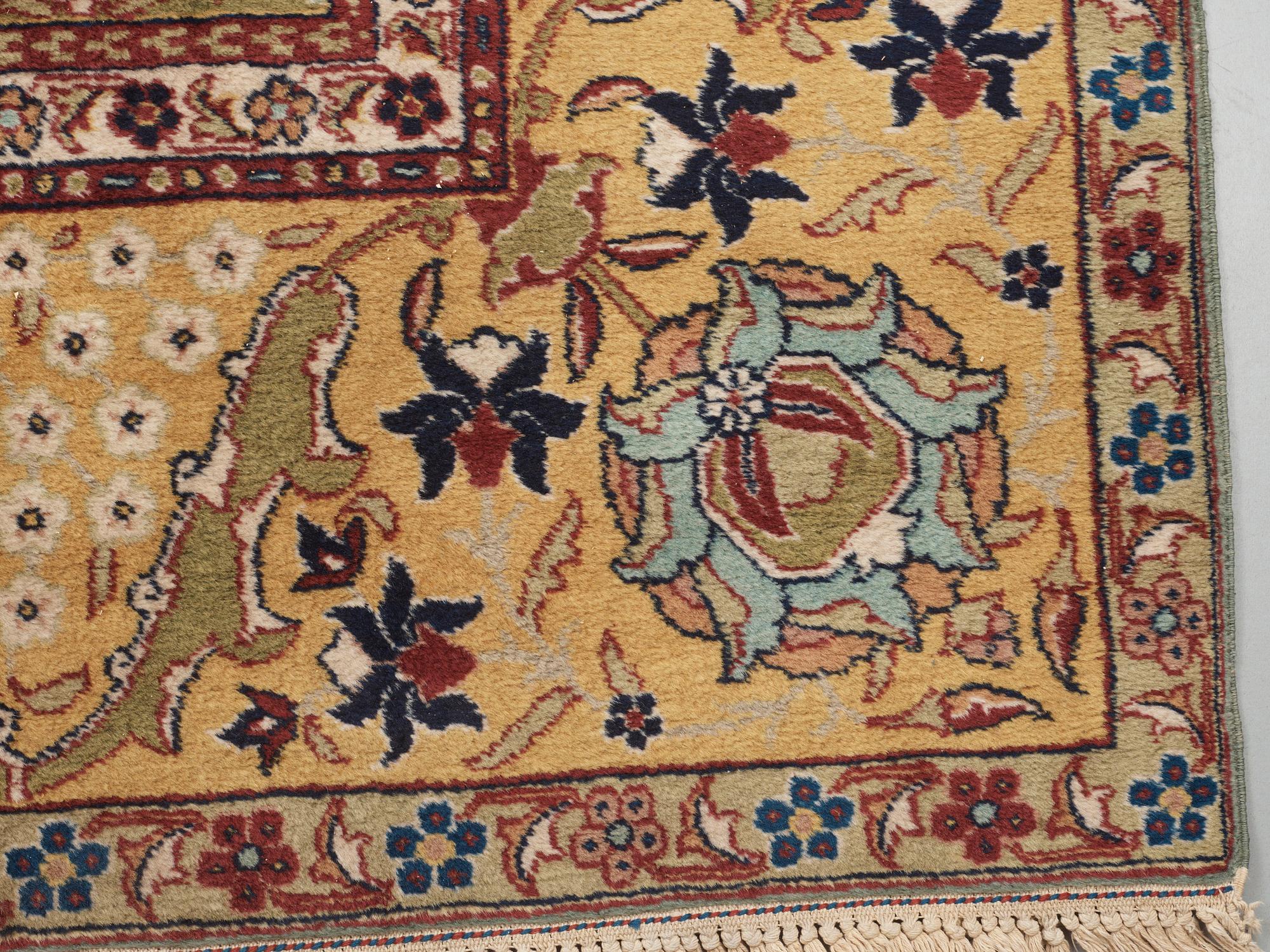 SEMI-ANTIQUE TABRIZ. 390,5 x 298 cm.