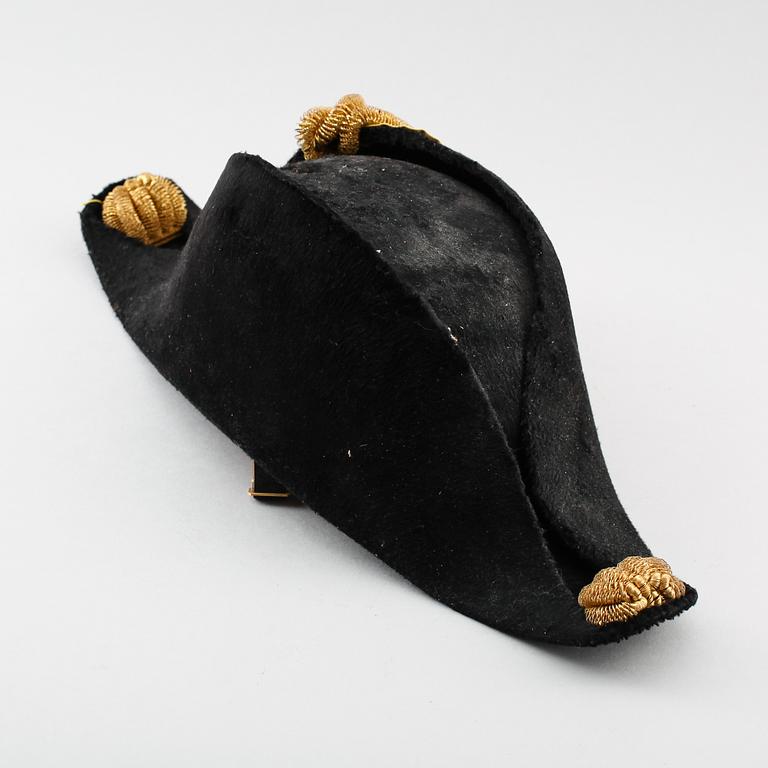 BICORNE SAMT ASK, svensk, för ämbetsman, omkring år 1900.