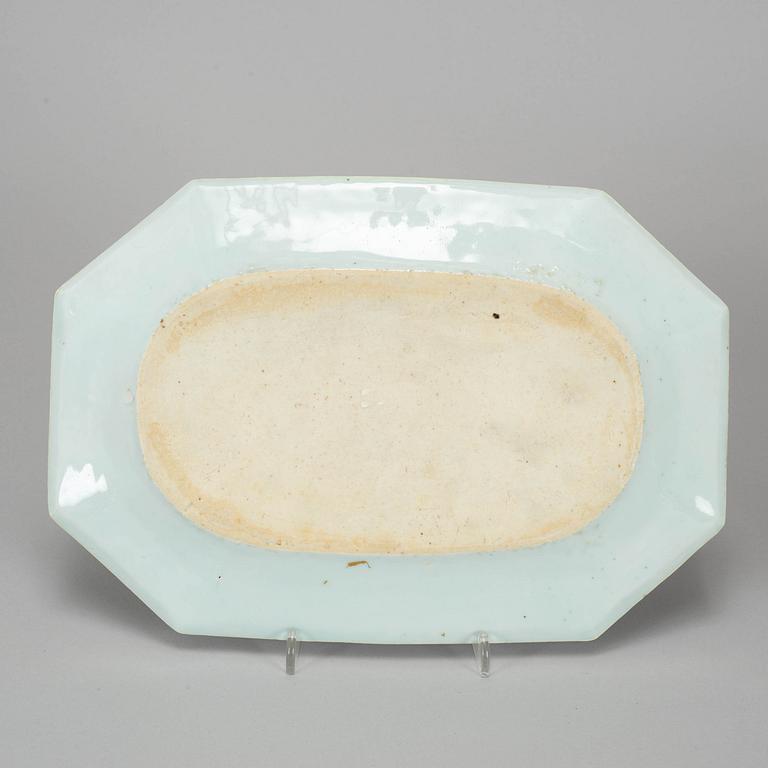 FAT, två stycken, kompaniporslin. Qingdynastin, Qianlong (1736-95).