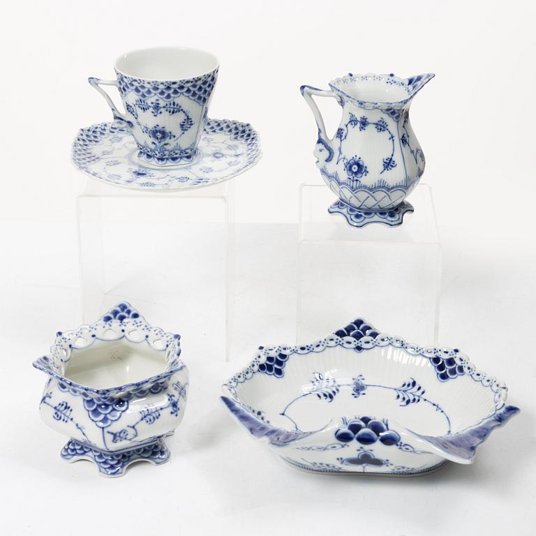 Royal Copenhagen, kaffeservis, 11 delar, porslin, "Musselmalet", mestadels helblonde, Danmark,
