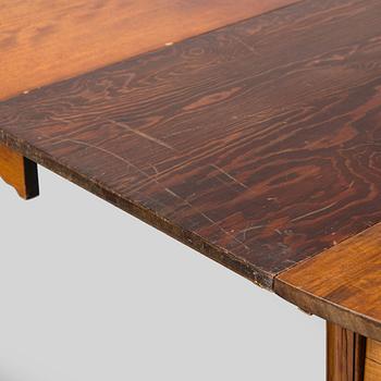 A mahogany dinner table circa 19th century, Georg III.