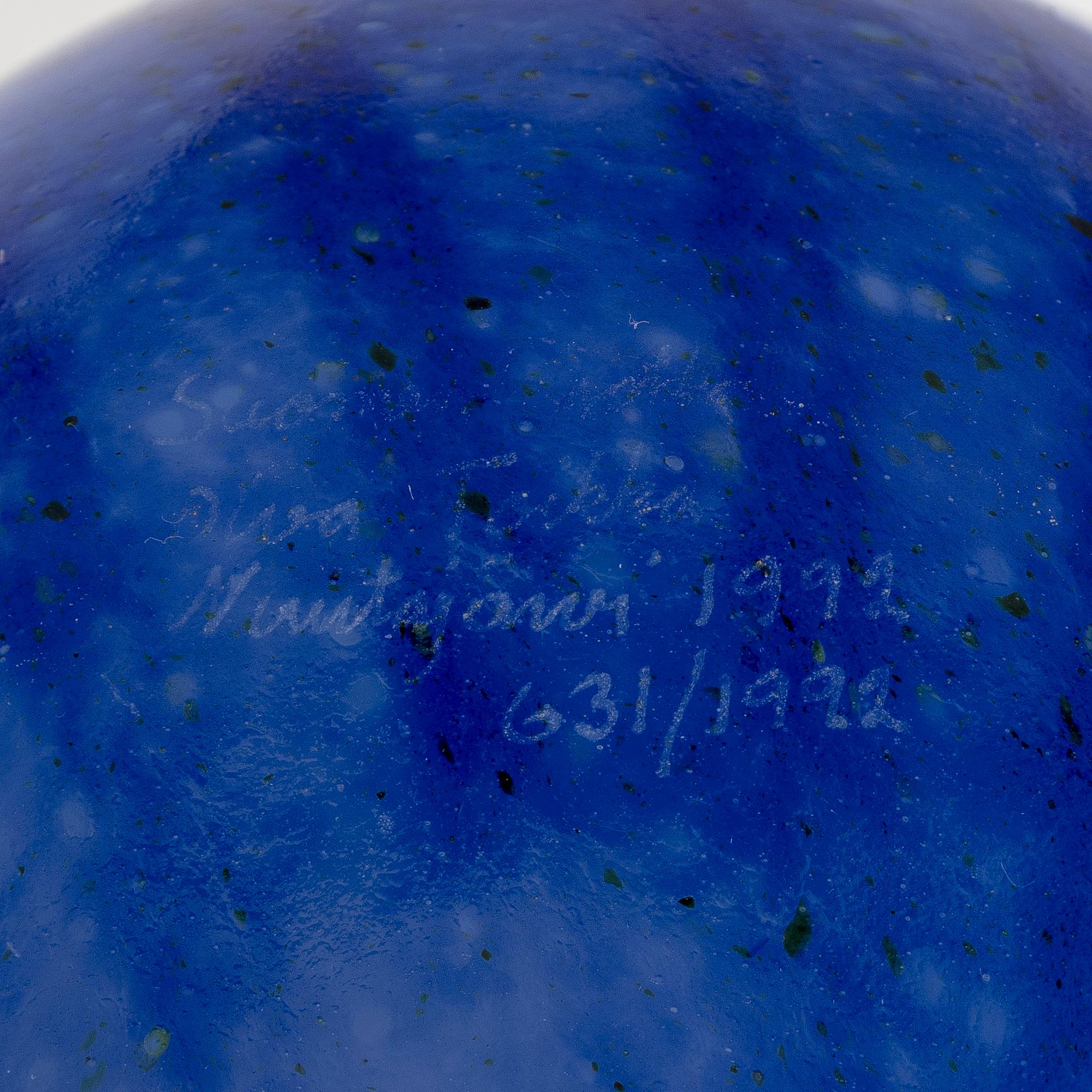 Oiva Toikka, a 'Scaup duck of Finland' glass bird, signed Suomen sotka Oiva Toikka Nuutajärvi 1992, numbered 631/1992.