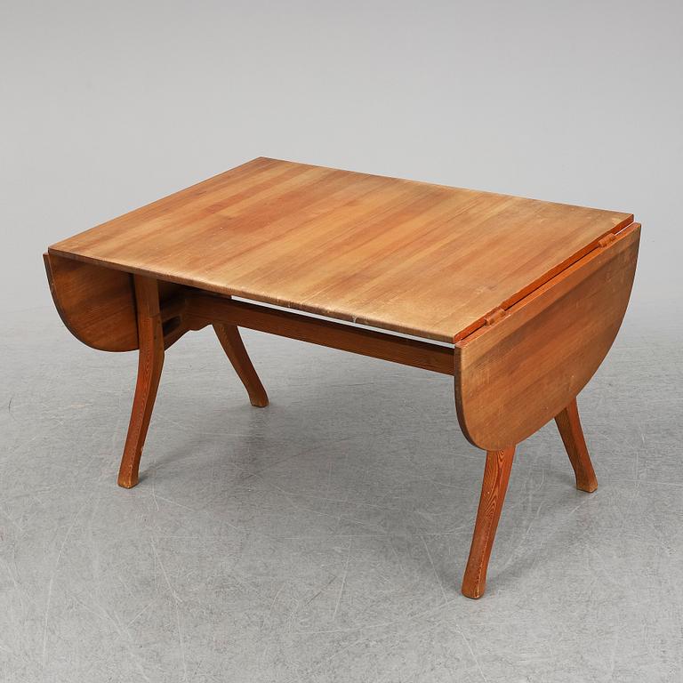 CARL MALMSTEN, a pine dining table, second half of the 20th Century.