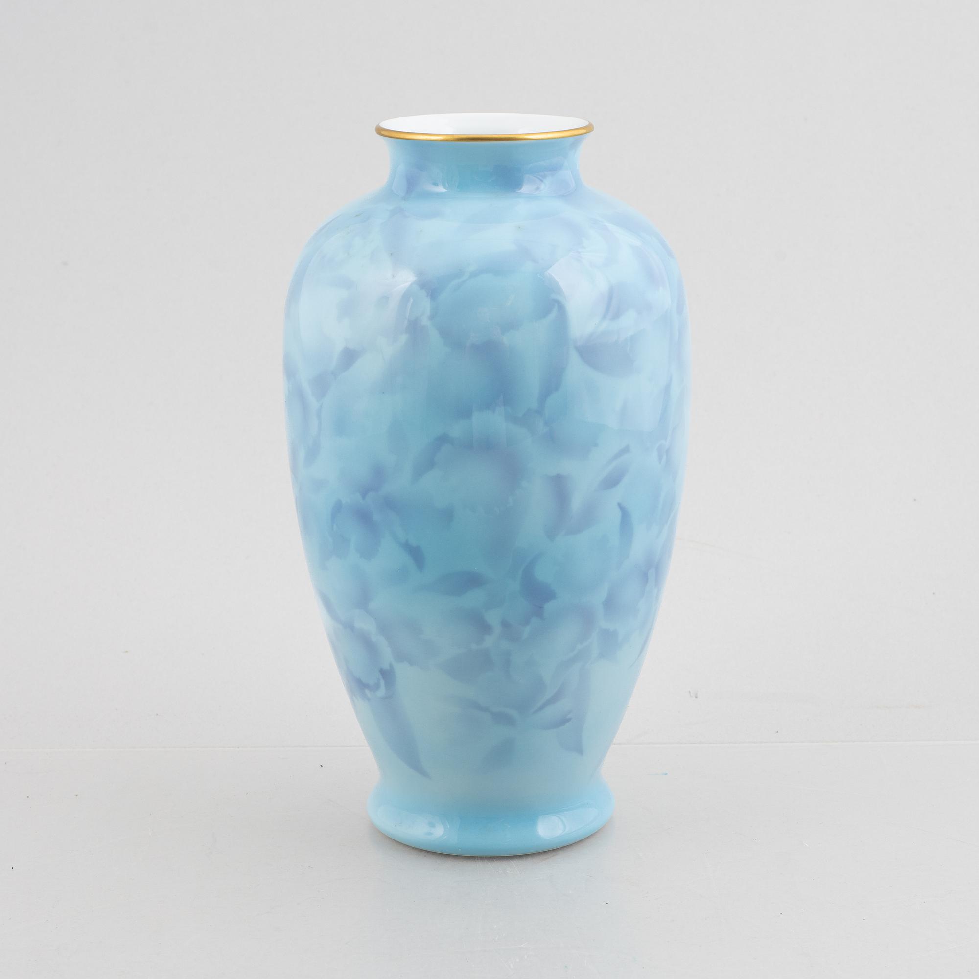 A porcelain vase, Fukagawa Porcelain Manufacturing Company, Japan, second half of the 20th century.