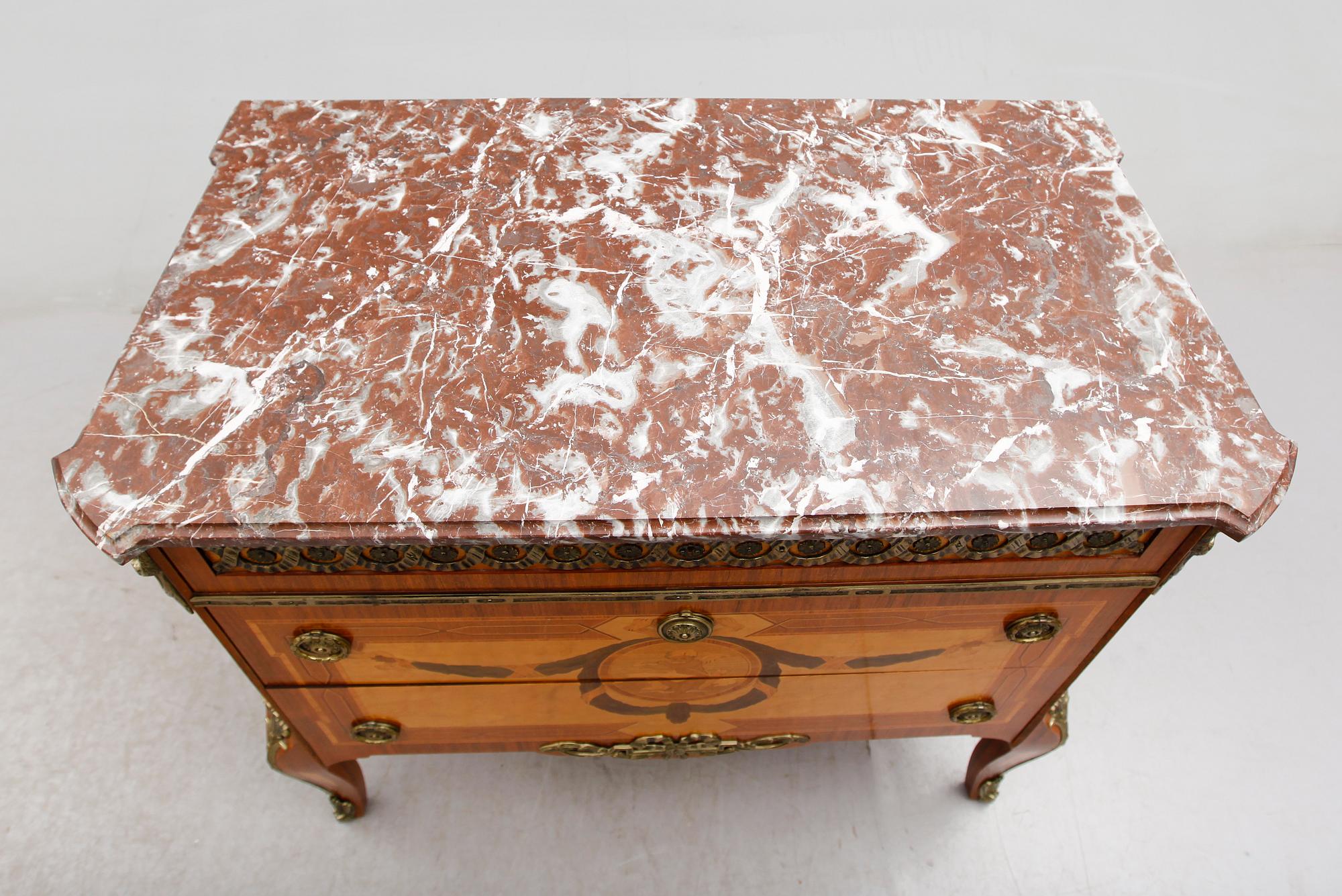 BYRÅ, gustaviansk stil, 1900-talets mitt.