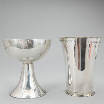 BÄGARE, 2 st, Guldsmedsaktiebolaget, Stockholm, 1922, 1937. Totalvikt ca 495 gram.