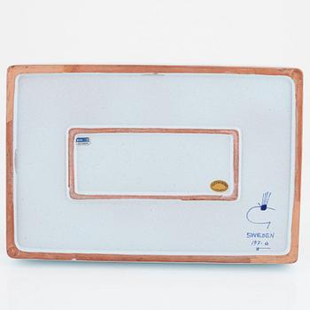 Fat, fajans, Stig Lindberg, samt reliefer, 2 st, stengods, Lisa Larson, Gustavsberg.