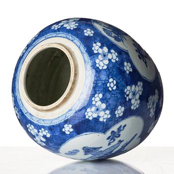 A blue and white 'antiques' jar, Qing dynasty, Kangxi (1662-1722).