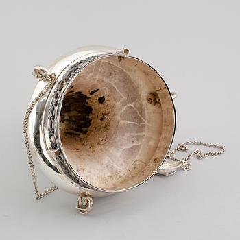 TAKAMPEL, nysilver, gustaviansk stil, 1900-talets första hälft. Höjd ca 65 cm.