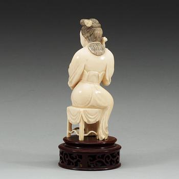 A ivory sculpture of a female musician, late Qing dynasty (1644-1912).