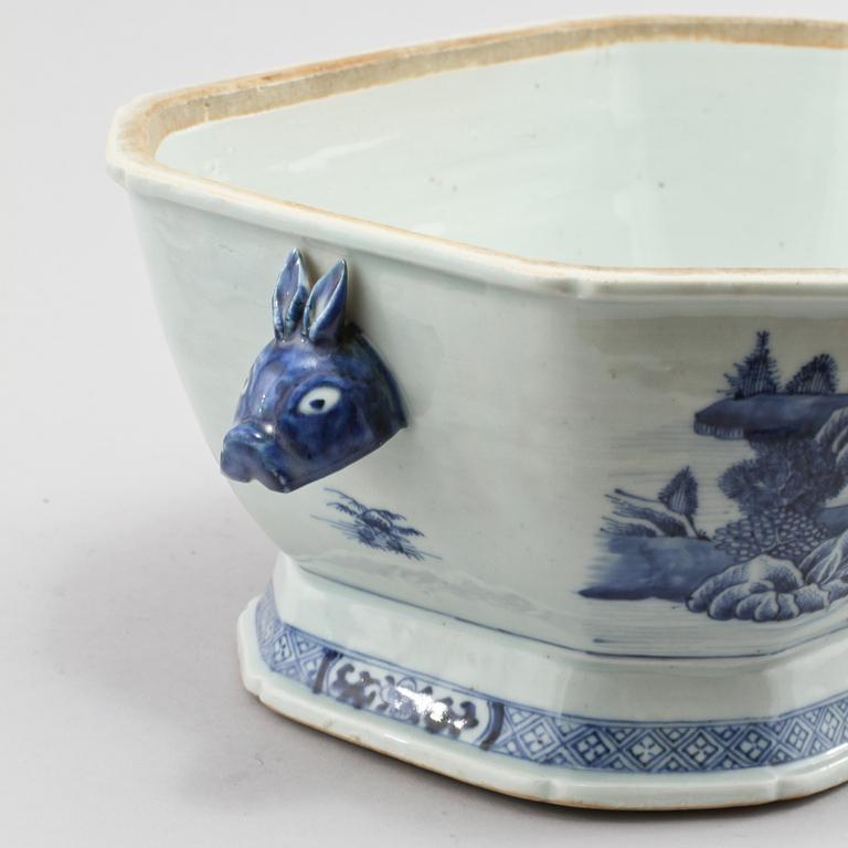 TERRIN, porslin, Kina, 1700-tal.
