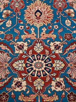 MATTO, a semi-antique Tabriz, ca 359,5 x  259 cm.