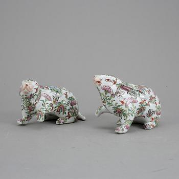 FIGURINER, ett par, porslin, Kina. 1900-tal.