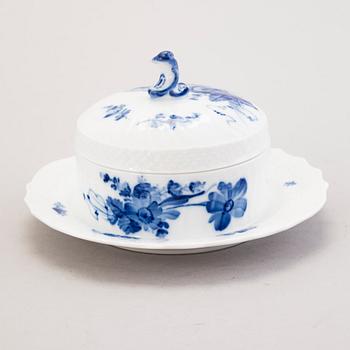 ROYAL COPENHAGEN, A 40-piece set of 'Blå Blomst" tablewear, second half of the 20th century.