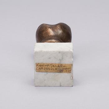 KAARINA TARKKA, brons, stensockel, signerad och daterad 1971.