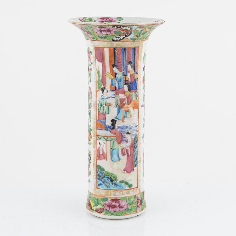 A Famille Rose, vase, Kanton, China, Qingdynasty, first half of the 19th century.